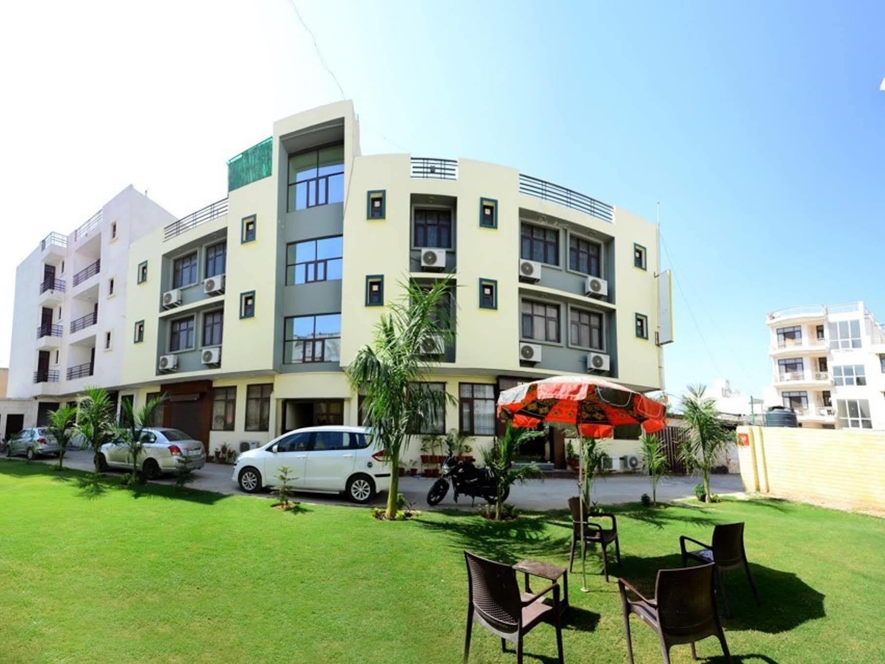Hotel Olive & Blue - Govt Approved Hotel Near Delhi Airport Yeni Delhi Dış mekan fotoğraf
